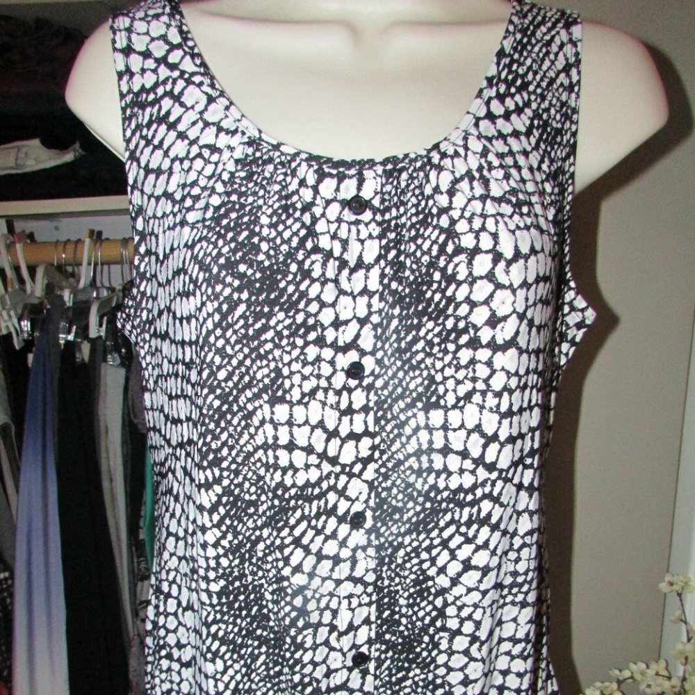 VINTAGE SUZIE NEW BLACK WHITE BUTTON DOWN BLOUSE